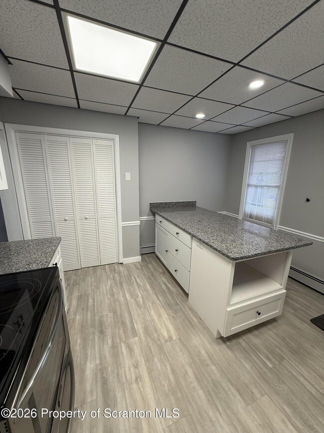 Building Photo - 708 Main St