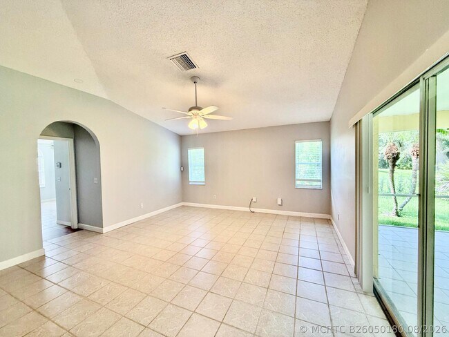 Building Photo - 5707 Silver Oak Dr