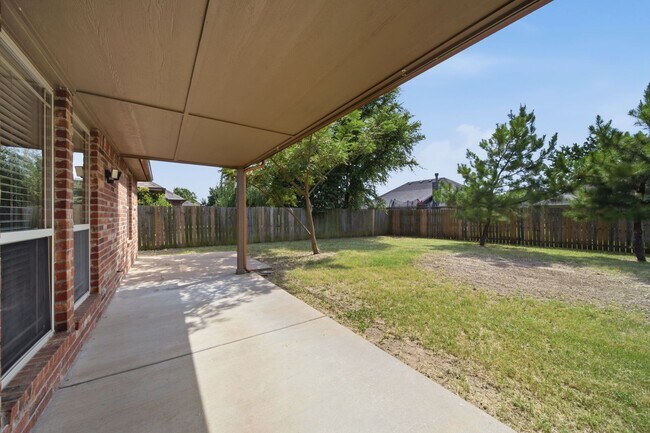 Building Photo - This well-designed home offers 3 bedrooms plus a flex room with a closet that can easily serve as...