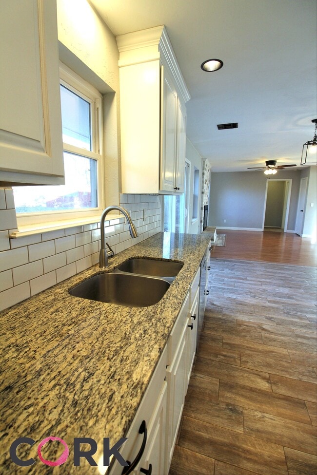 Building Photo - 609 Belle Air Ave