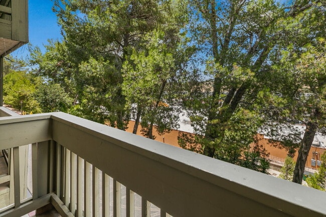 Building Photo - Welcome to your serene 3 BR 2.5 BA Townhome in College Park, San Diego!