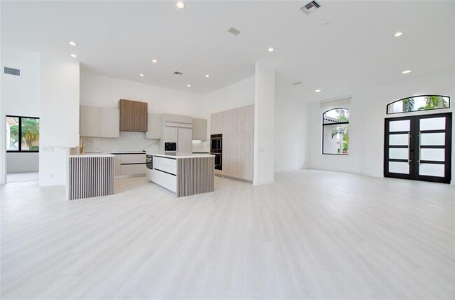 Building Photo - 2550 Jardin Terrace