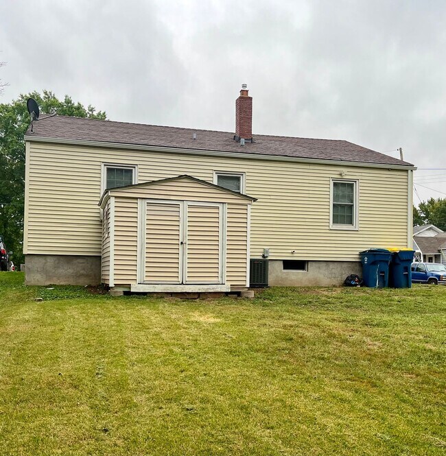 Building Photo - Updated 2 bedroom home in Alton