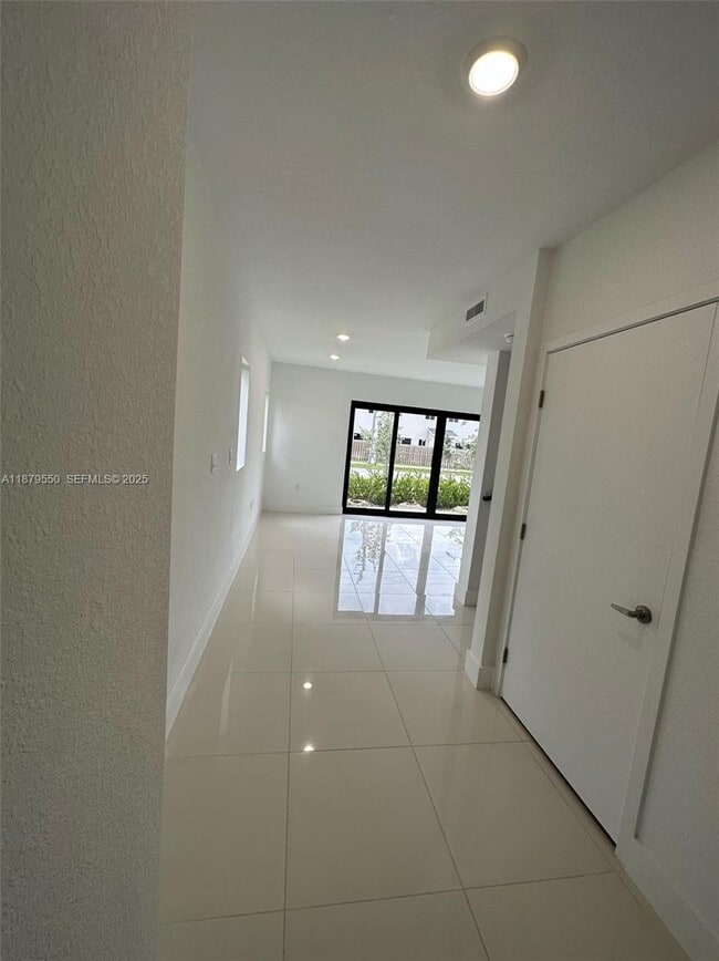 Building Photo - 1184 NW 3rd St