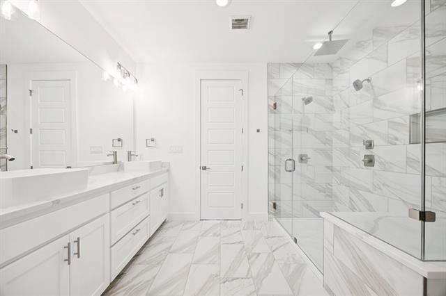 Building Photo - 266 Harris St