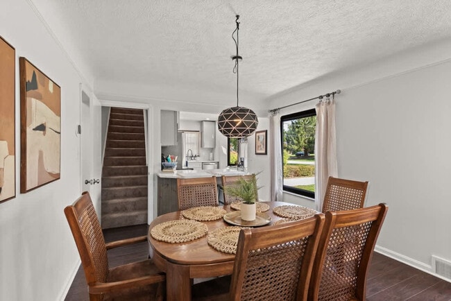 Building Photo - 6430 Olde York Rd