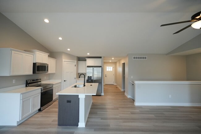 Building Photo - Beautiful 3 Bed Ranch Home w/ fully finished basement in Prime Norwalk Location