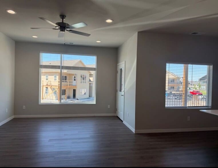 Building Photo - 1920 Howling Moon Way