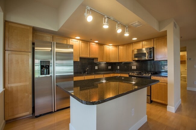 Building Photo - Beautiful Loft Condo in Old Town Fort Collins