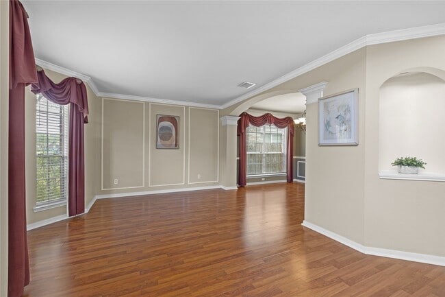 Building Photo - 2018 Waverly Glend Dr