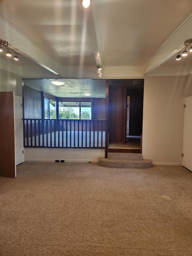 Building Photo - 3 Bedroom, 2 Bath Home in Hilo