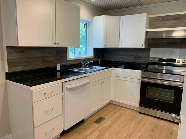 Building Photo - 754 Hillside Ln