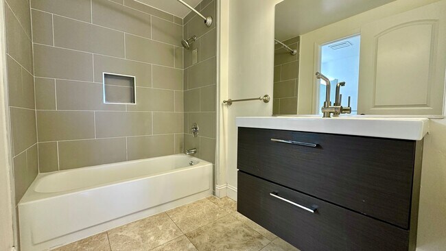 Building Photo - Stunning views of SF and the Bay from the ...