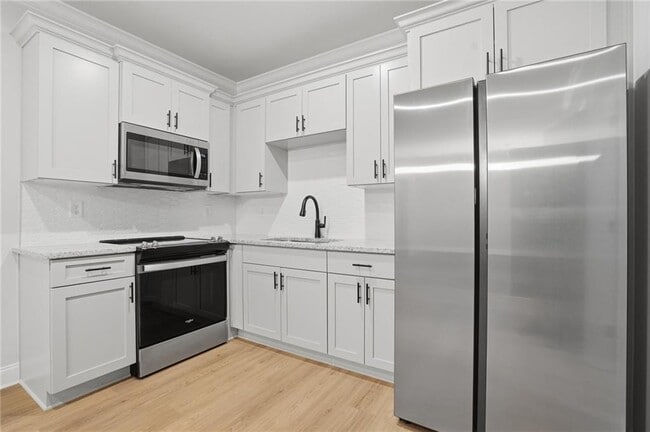 Building Photo - 1254 Six Sisters St