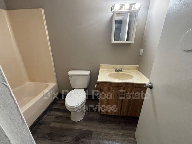 Building Photo - 430 Bellbrook Ave