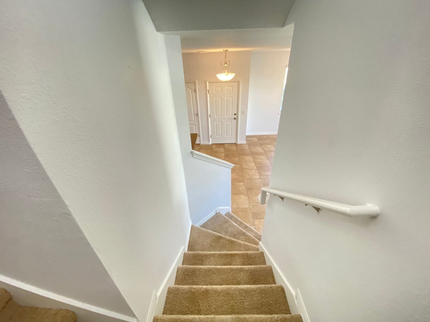 Building Photo - 3 Bedroom / 2.5 Bath / 2 Car Garage Townho...