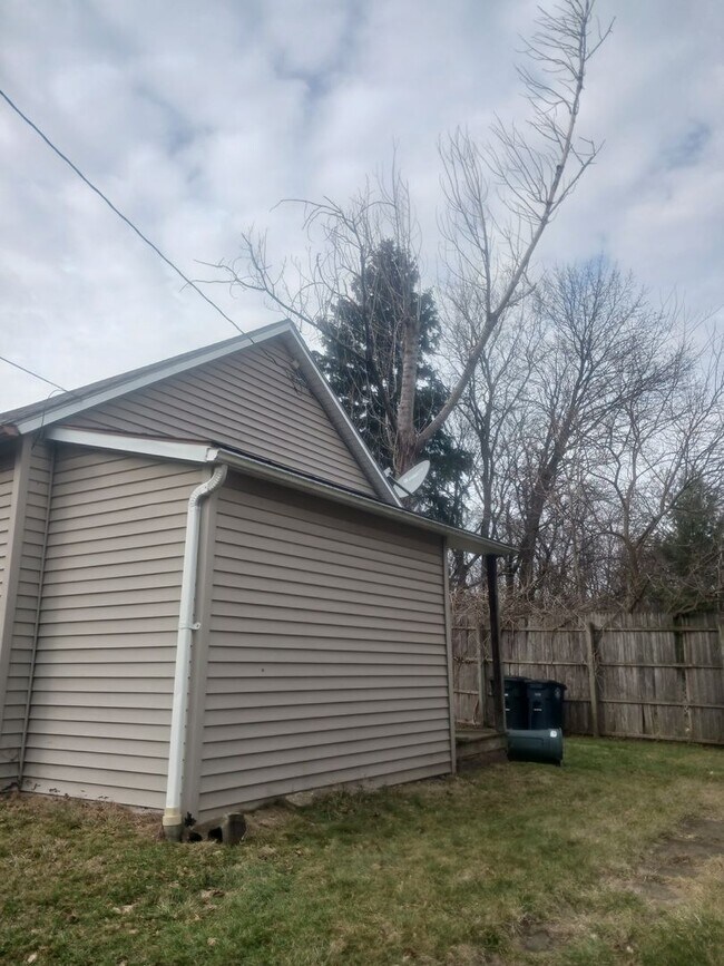 Building Photo - 663 Florida Ave