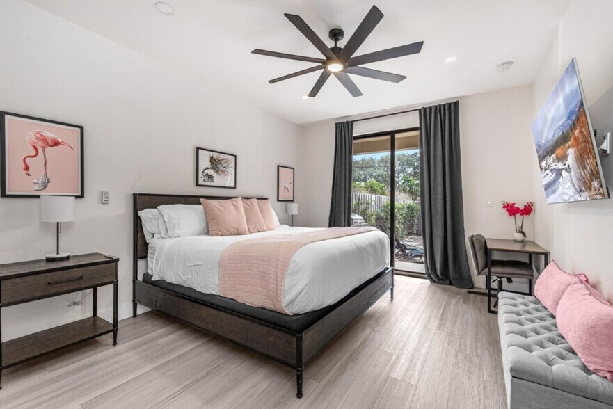 Building Photo - 828 SW 14th Ct