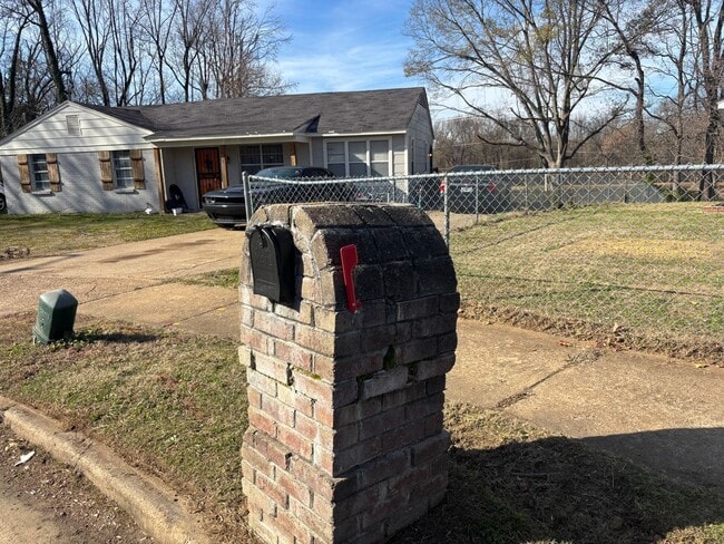 Building Photo - 3803 Kalamath Cove