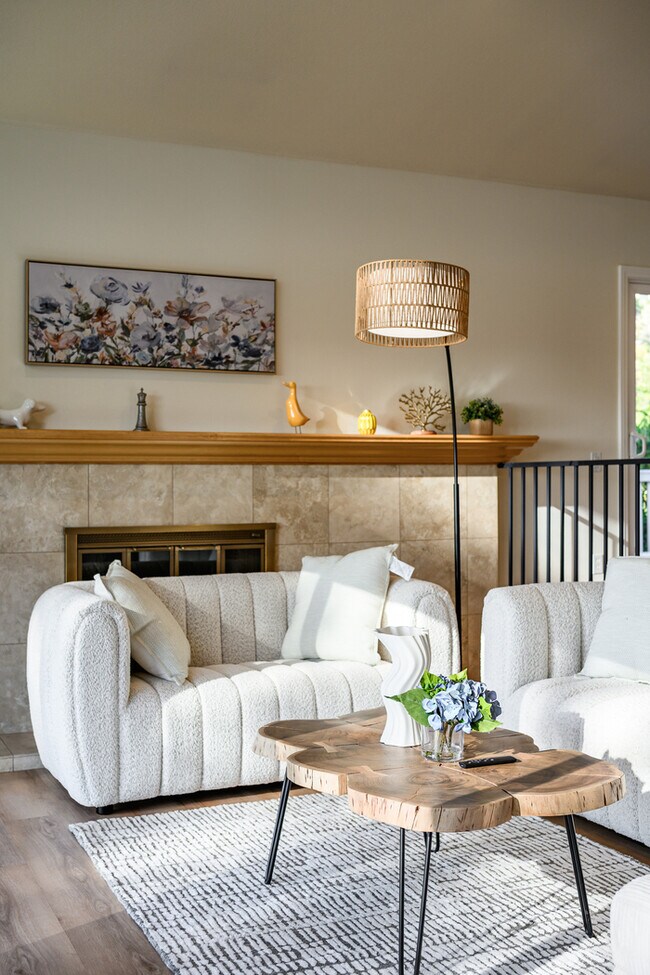 Building Photo - 10961 Limetree Dr