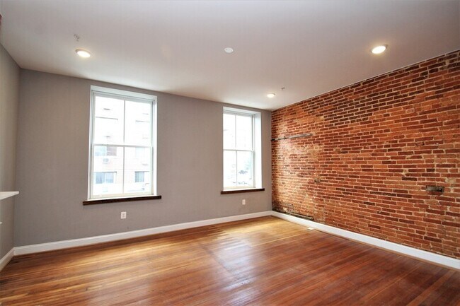 Building Photo - 1017 St Paul St