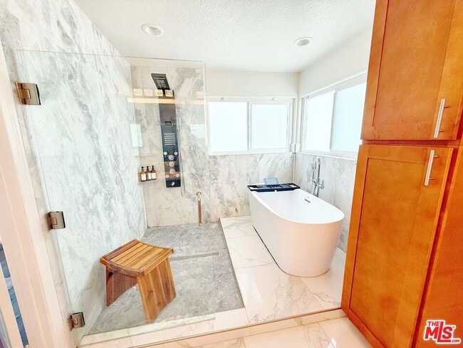 Building Photo - 15213 Daphne Ave