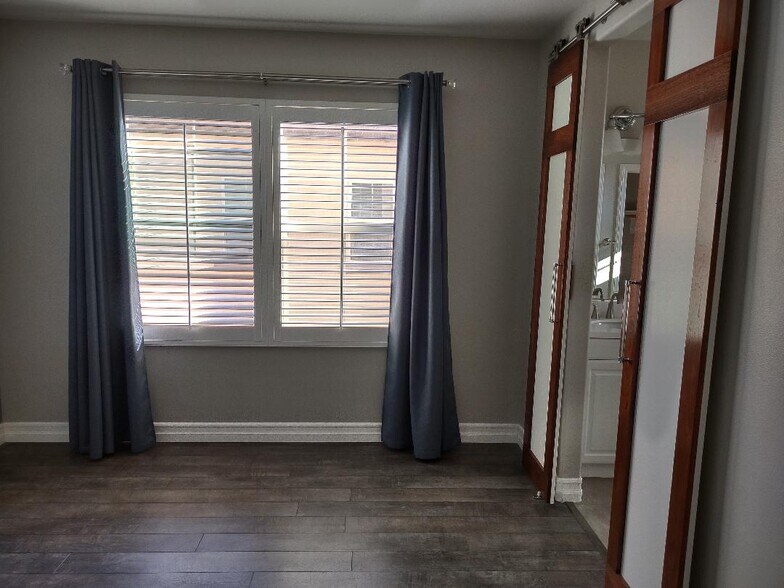 Building Photo - 982 Sweetbriar Ln