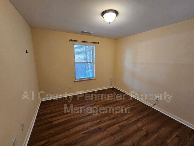 Building Photo - 1597 Trailview Way NE