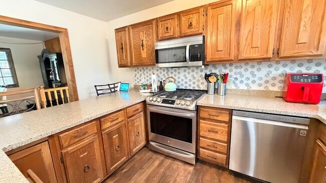 Building Photo - 54061 Linger Ln