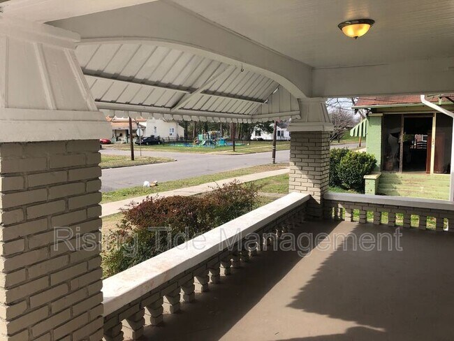 Building Photo - 225 75th St N