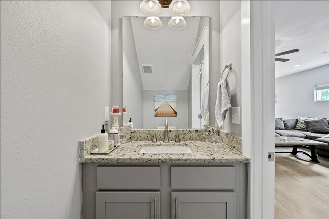 Building Photo - Stunning Tuscany Village Townhouse!