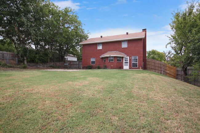 Building Photo - 1406 Westbriar Dr