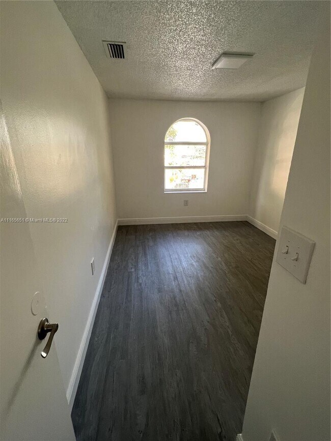 Building Photo - 2050 SW 122nd Ave