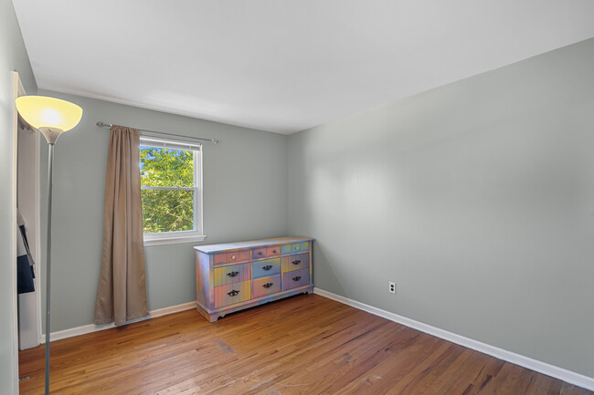 Building Photo - 324 Mimosa Ave