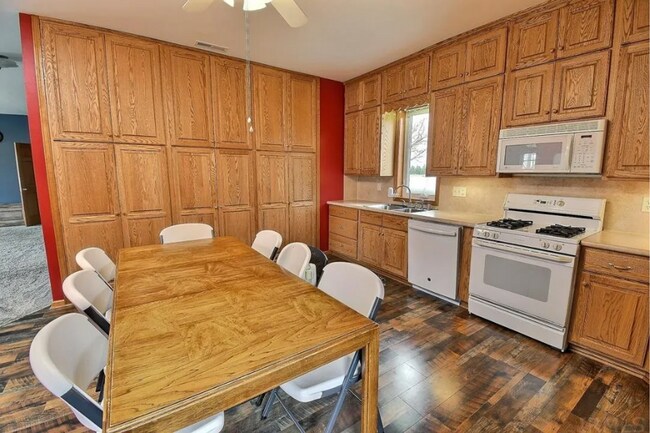 Building Photo - Three Bedroom Single Family Home in Flora ...