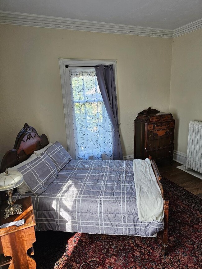 Building Photo - 936 Main St