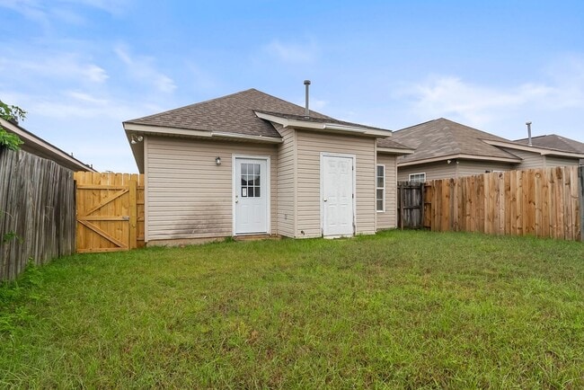 Building Photo - Nice 3 Bed 2 bath Home Available! Schedule Your Tour Today!