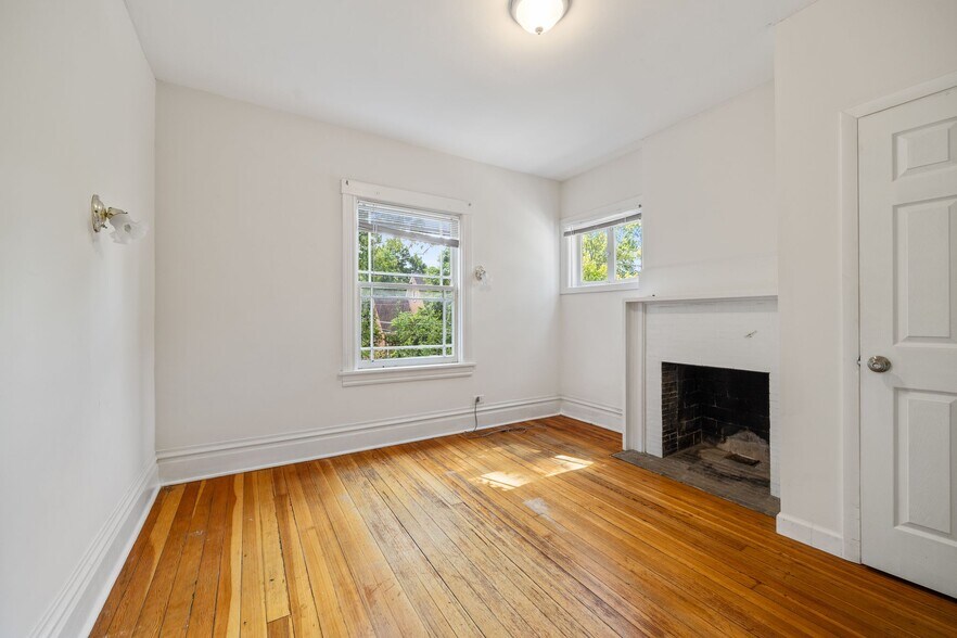 Building Photo - 627 Library Pl