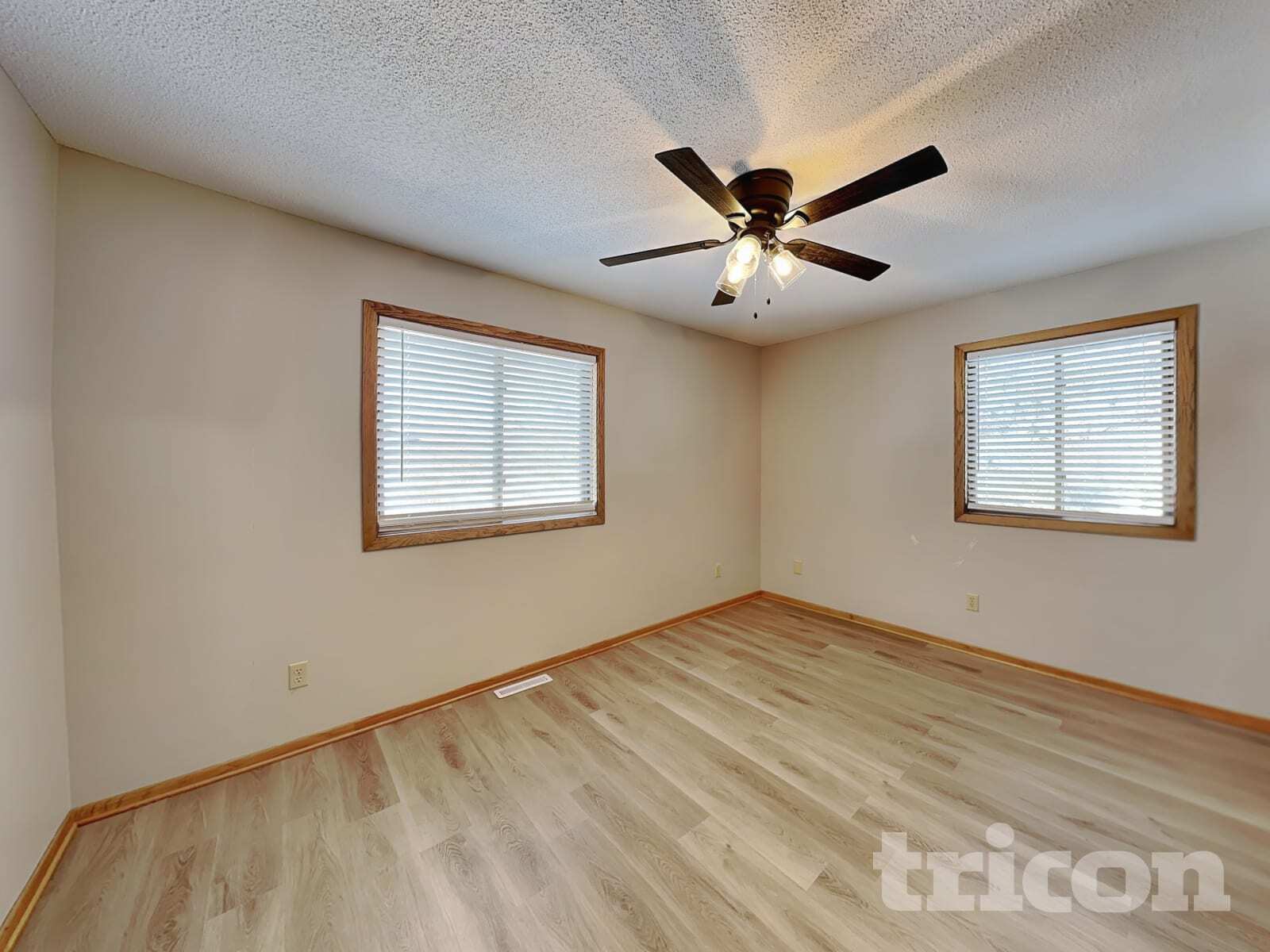 Building Photo - 11051 Quebec Ave N