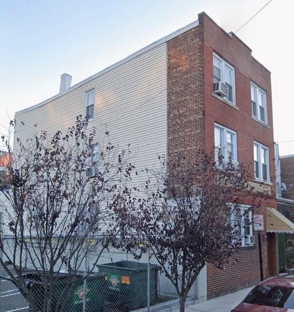 Building Photo - 414 42nd St