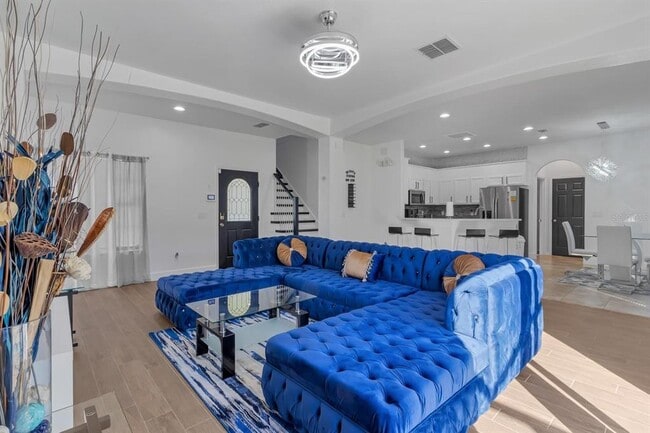 Building Photo - 16748 Lazy Breeze Loop
