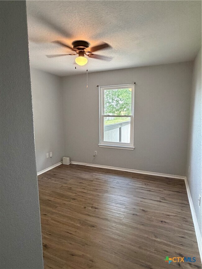 Building Photo - 484 Cordova Loop