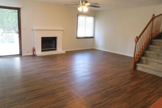 Building Photo - 3 bedroom in Naperville IL 60563