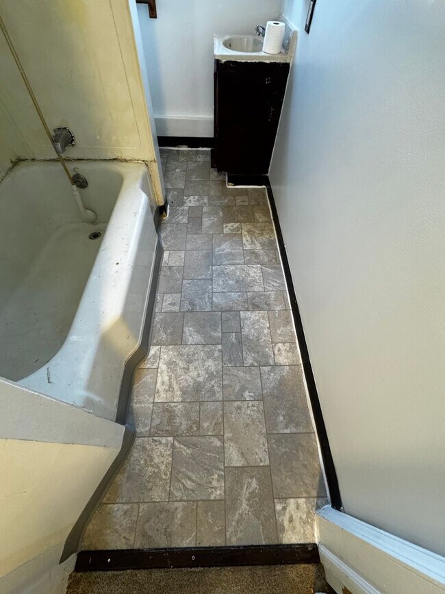 Building Photo - 1254 Willow St