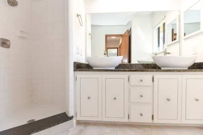 Building Photo - 40 River Ridge Trail