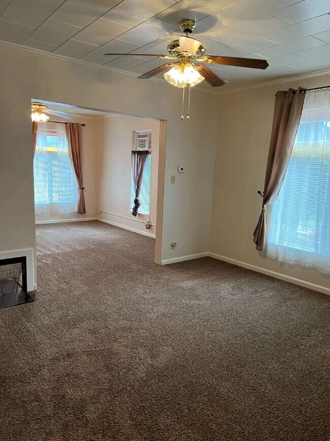 Building Photo - "Charming 2-Bed Oasis in the Heart of Moscow, ID – Cozy 764 Sq Ft Haven!"