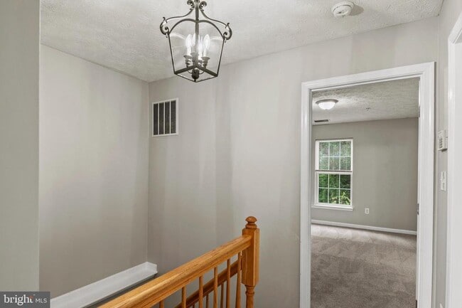 Building Photo - 8755 Thornbrook Dr