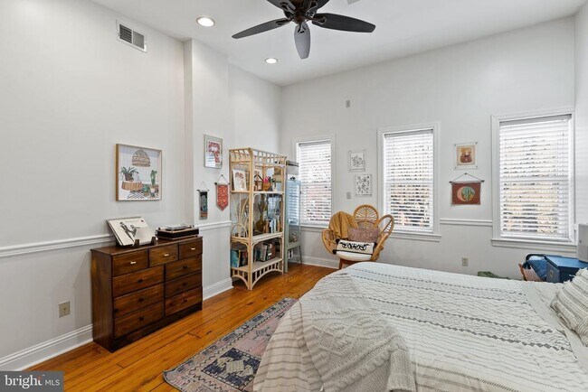 Building Photo - 3205 Hudson St