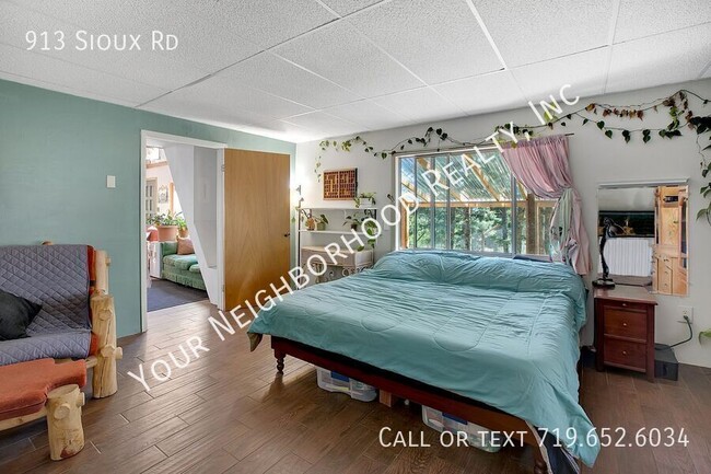 Building Photo - 913 Sioux Rd