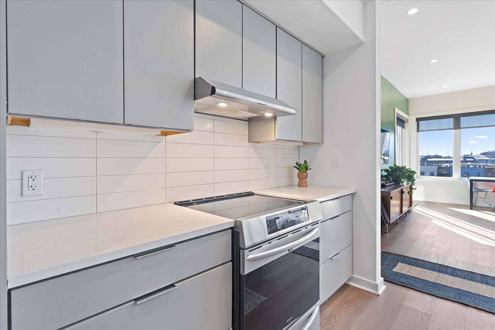 Building Photo - 411 Fairpoint St